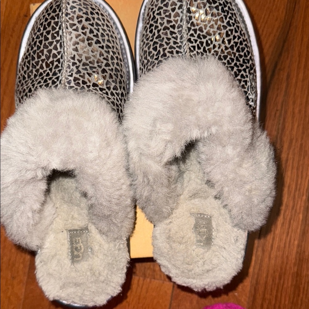 UGG Black and Gray Patterned Slippers with Plush Lining